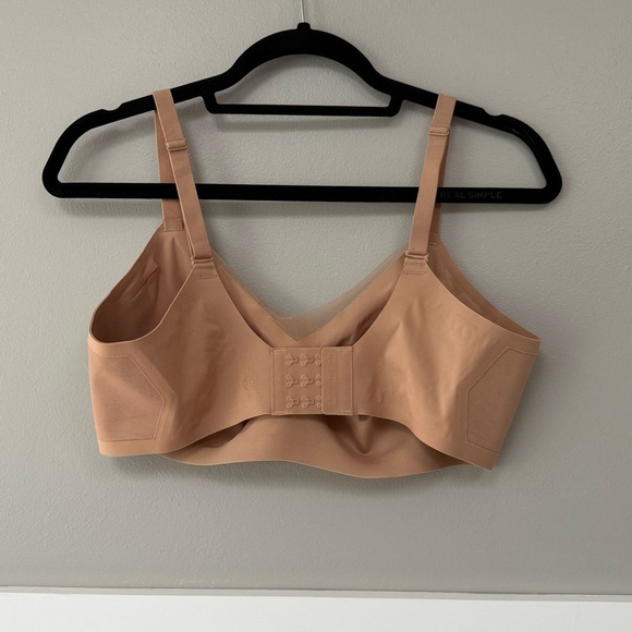 Honeylove CrossOver Bra in Sand - 38D/DD(E) - Picture 5 of 10